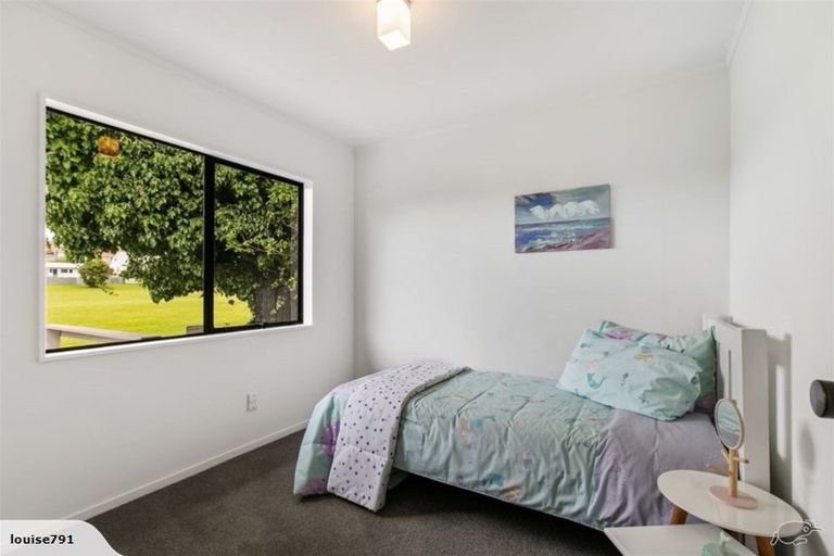 Photo of property in 2/8 Lingfield Street, Glenfield, Auckland, 0629