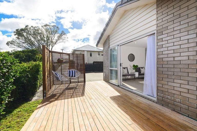 Photo of property in 79a Awaroa Road, Sunnyvale, Auckland, 0612