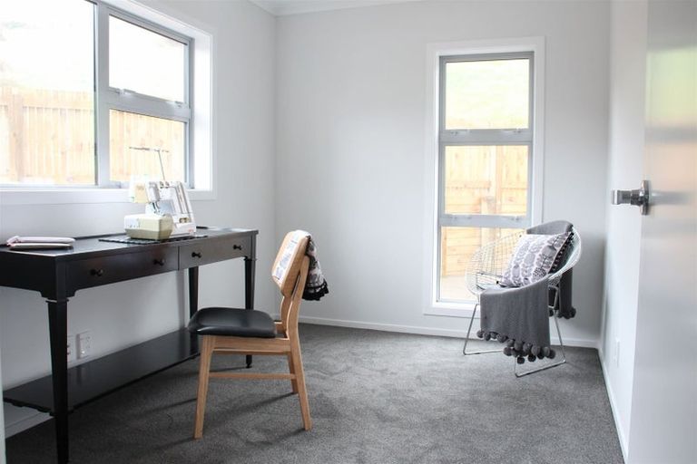 Photo of property in 9 Stockport Grove, Churton Park, 6037