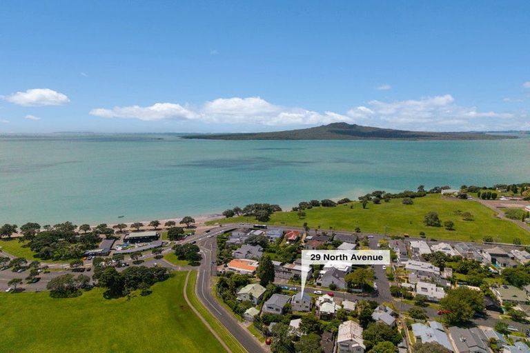 Photo of property in 2/76 Wairoa Road, Narrow Neck, Auckland, 0624