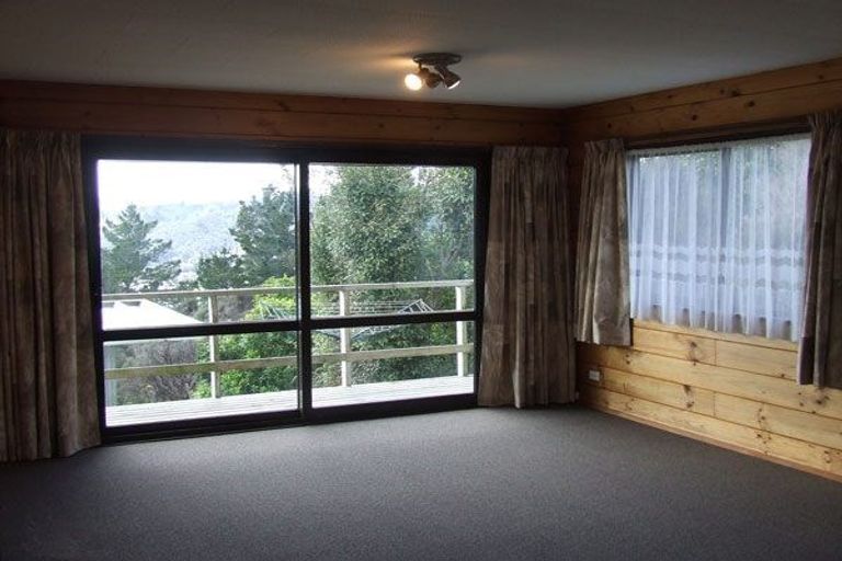 Photo of property in 14b Fenchurch Grove, Stokes Valley, Lower Hutt, 5019