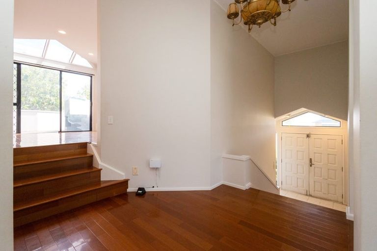 Photo of property in 20 Gillard Place, Eastern Beach, Auckland, 2012