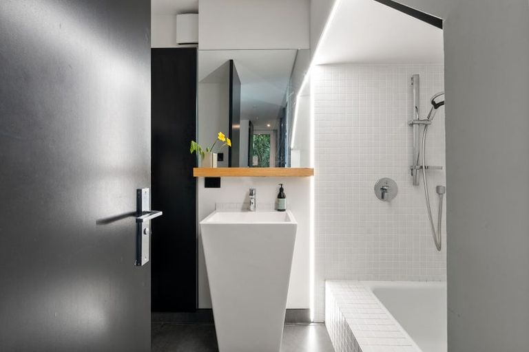 Photo of property in 64a Orangi Kaupapa Road, Northland, Wellington, 6012