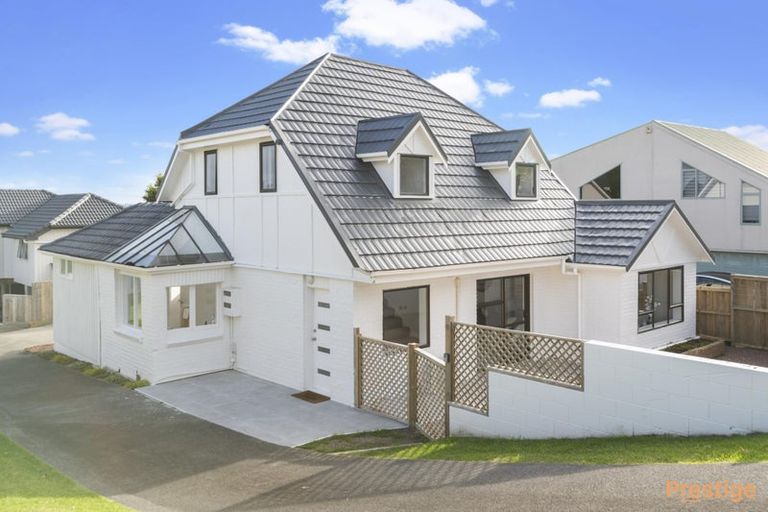 Photo of property in 226 East Coast Road, Forrest Hill, Auckland, 0620
