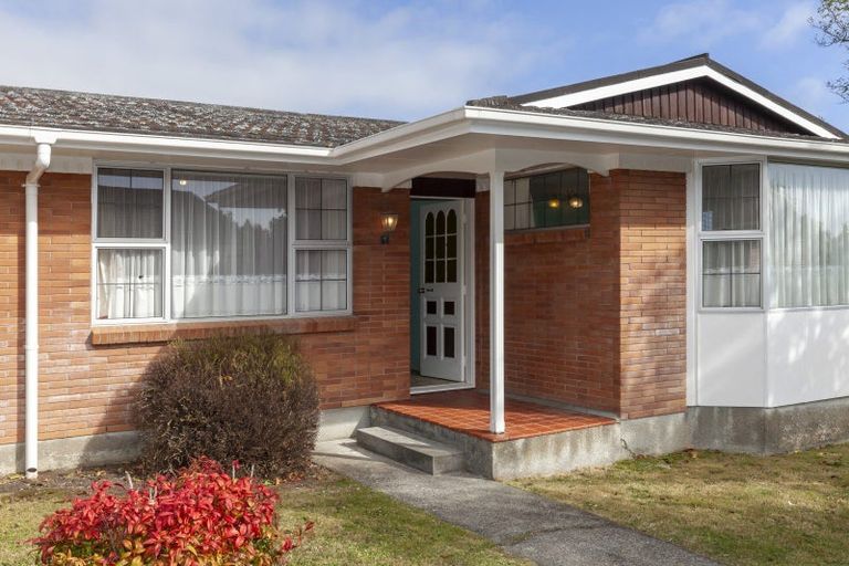 Photo of property in 30a Rewarewa Crescent, Waikanae, 5036