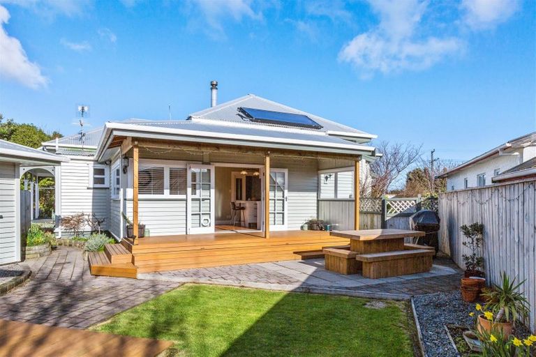 Photo of property in 1 Hunter Street, Hawera, 4610