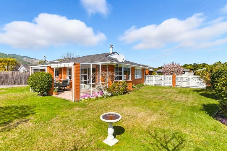 Photo of property in 22 Andrew Street, Waikanae, 5036