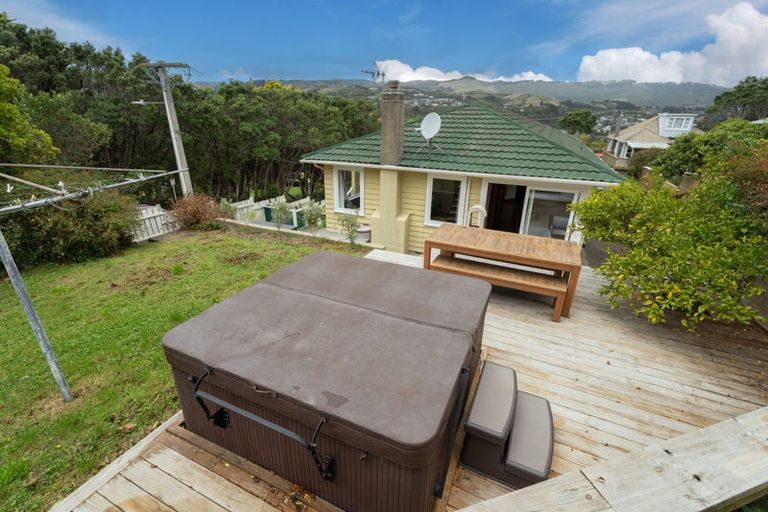 Photo of property in 1 Rimu Street, Tawa, Wellington, 5028