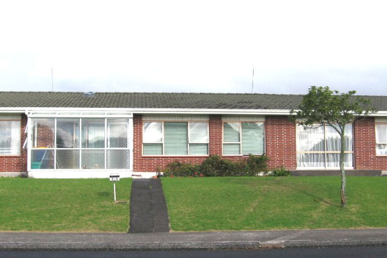Photo of property in 3/2 Vodanovich Road, Te Atatu South, Auckland, 0610