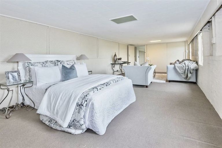 Photo of property in 6 Montgomery Crescent, Cockle Bay, Auckland, 2014