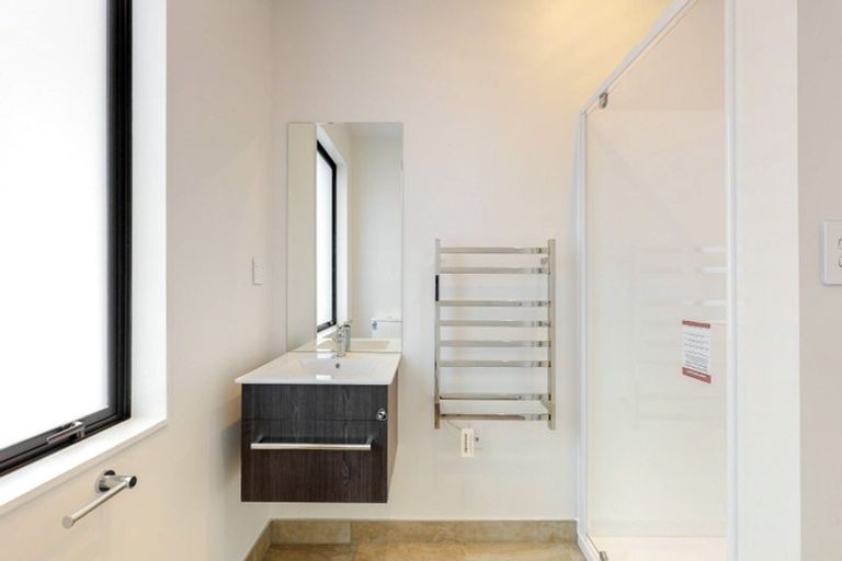 Photo of property in 62u7 Spenmoor Street, Newlands, Wellington, 6037