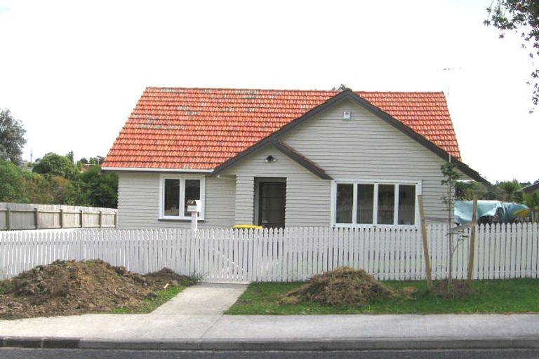 Photo of property in 100a Kervil Avenue, Te Atatu Peninsula, Auckland, 0610