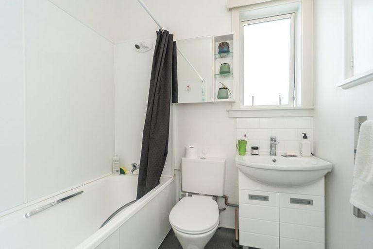 Photo of property in Hamilton Flats, 9u3 Hawker Street, Mount Victoria, Wellington, 6011