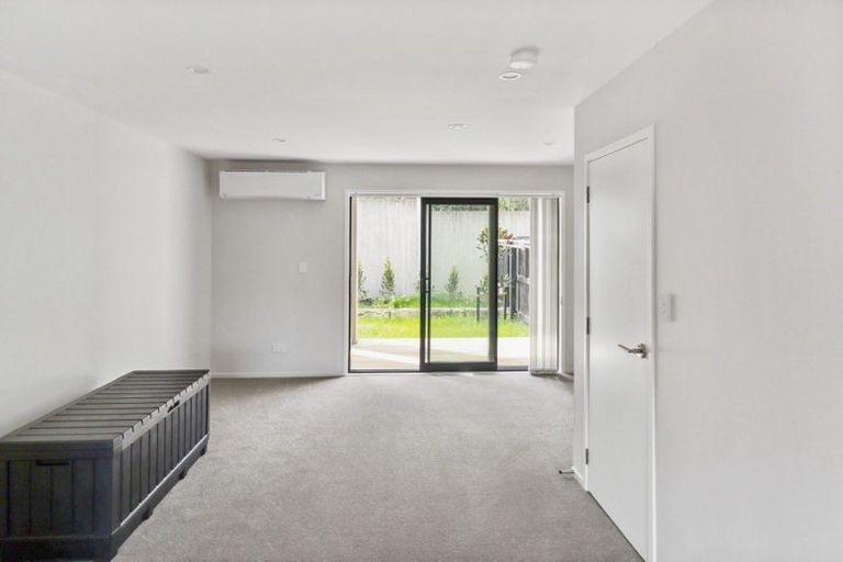 Photo of property in 2 Mikoikoi Crescent, Mangere Bridge, Auckland, 2022