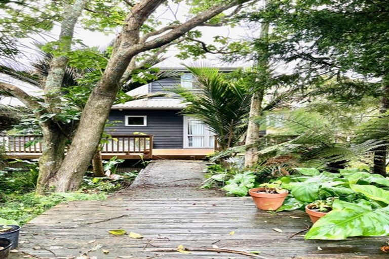 Photo of property in 13 Schnapper Rock Road, Greenhithe, Auckland, 0632