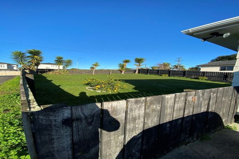 Photo of property in 2/35 Russell Road, Manurewa, Auckland, 2102
