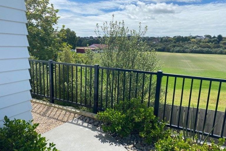 Photo of property in 3 Pae Moana Place, Stanmore Bay, Whangaparaoa, 0932