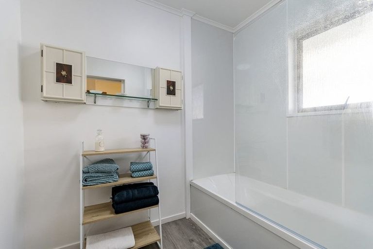 Photo of property in 2 Hogan Street, Pukekohe, 2120