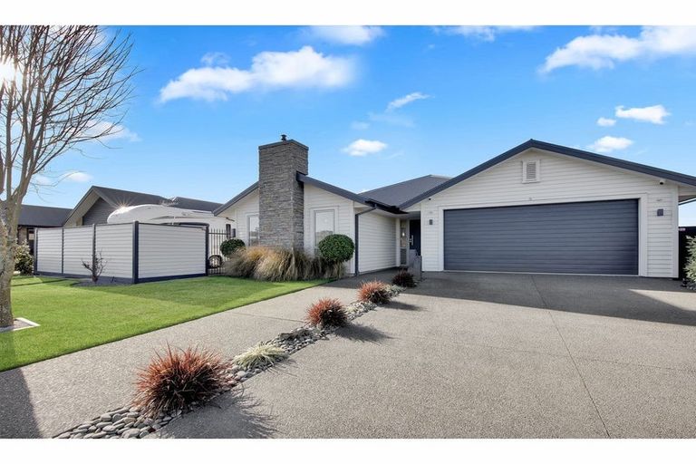 Photo of property in 36 Sequoia Way, Rangiora, 7400
