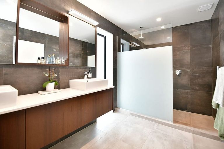 Photo of property in 52 Walton Street, Red Beach, 0932