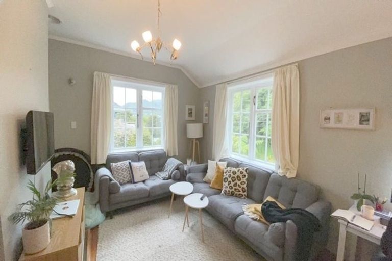 Photo of property in 42 Sunshine Avenue, Karori, Wellington, 6012