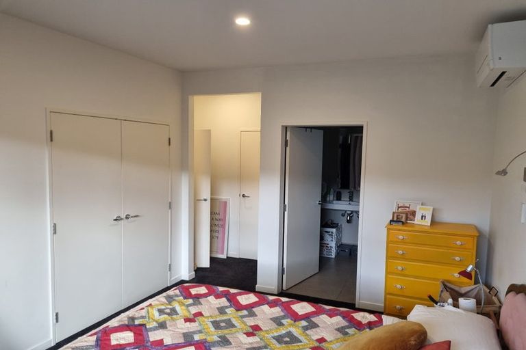 Photo of property in 45 Tiketike Way, Brooklyn, Wellington, 6021