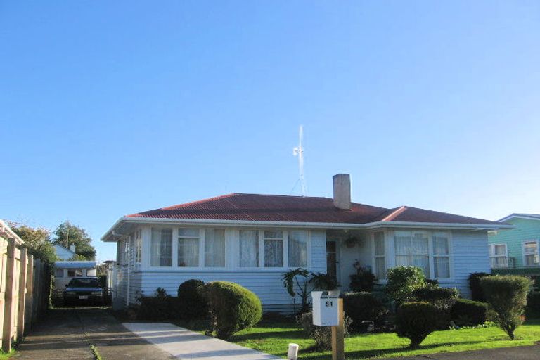 Photo of property in 51 Exeter Crescent, Takaro, Palmerston North, 4412