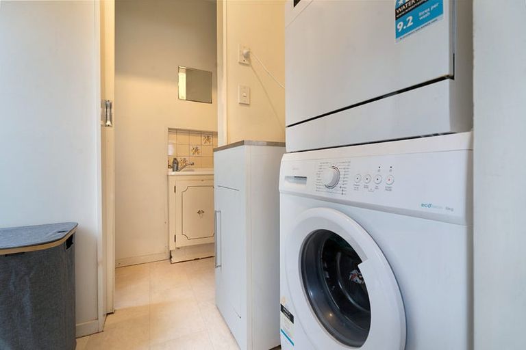 Photo of property in 2/37 Seabrook Avenue, New Lynn, Auckland, 0600