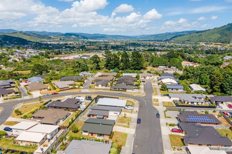 Photo of property in 17 Sunstone Crescent, Brown Owl, Upper Hutt, 5018