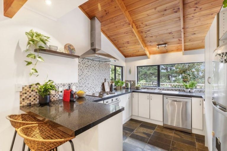 Photo of property in 31 Scenic Drive, Titirangi, Auckland, 0604