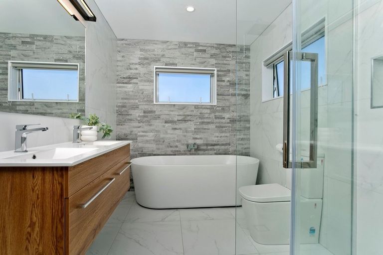 Photo of property in 29a Normanton Street, Glenfield, Auckland, 0629