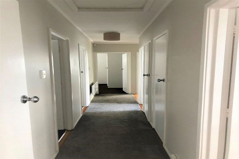 Photo of property in 30 Convair Crescent, Mangere, Auckland, 2022