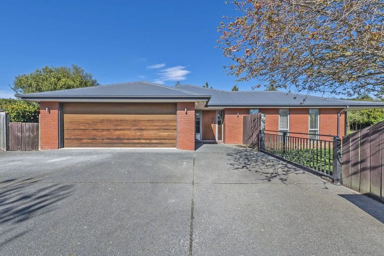 Photo of property in 4 Perrin Place, Darfield, 7510