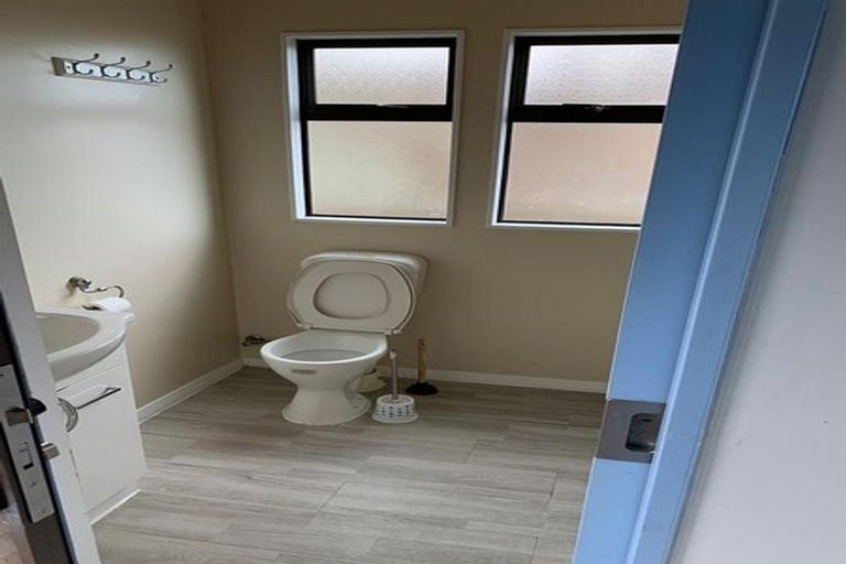 Photo of property in 536 Broadway, Strathmore Park, Wellington, 6022