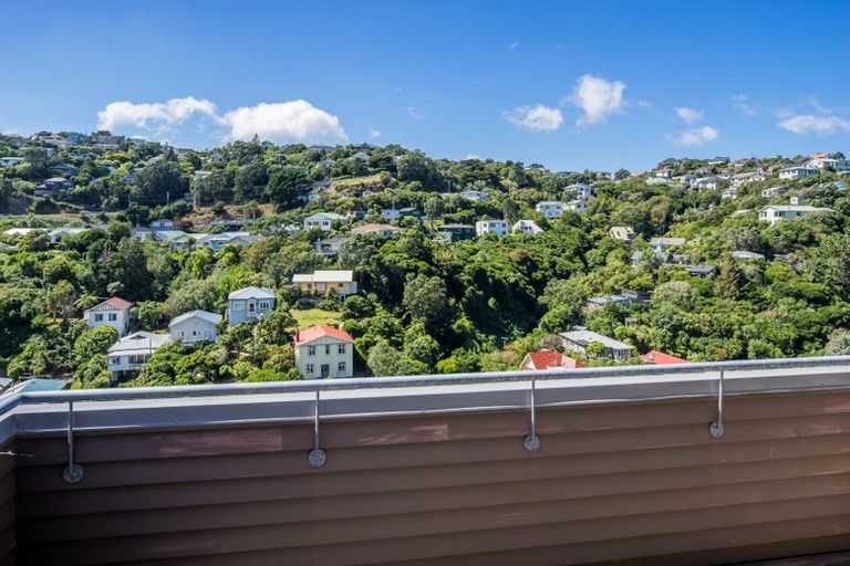 Photo of property in 51 Tiketike Way, Brooklyn, Wellington, 6021