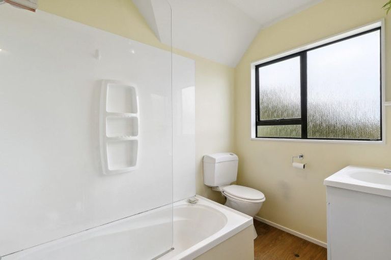 Photo of property in 19 Bassett Road, Johnsonville, Wellington, 6037