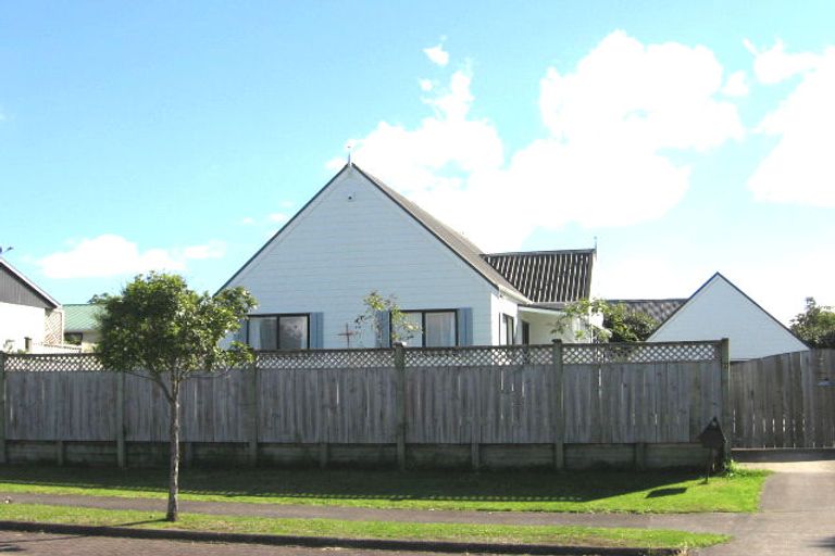 Photo of property in 11 Halyard Place, Te Atatu Peninsula, Auckland, 0610