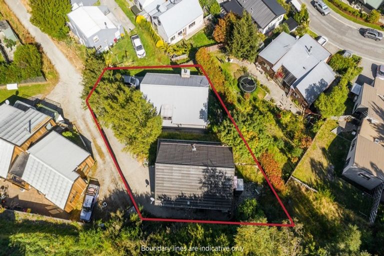 Photo of property in 21 Watts Road, Fernhill, Queenstown, 9300