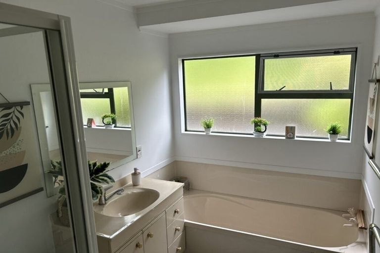 Photo of property in 3 Pounamu Avenue, Greenhithe, Auckland, 0632