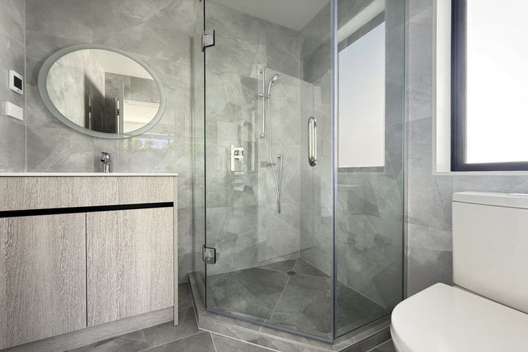 Photo of property in 33 Garadice Road, Rothesay Bay, Auckland, 0630