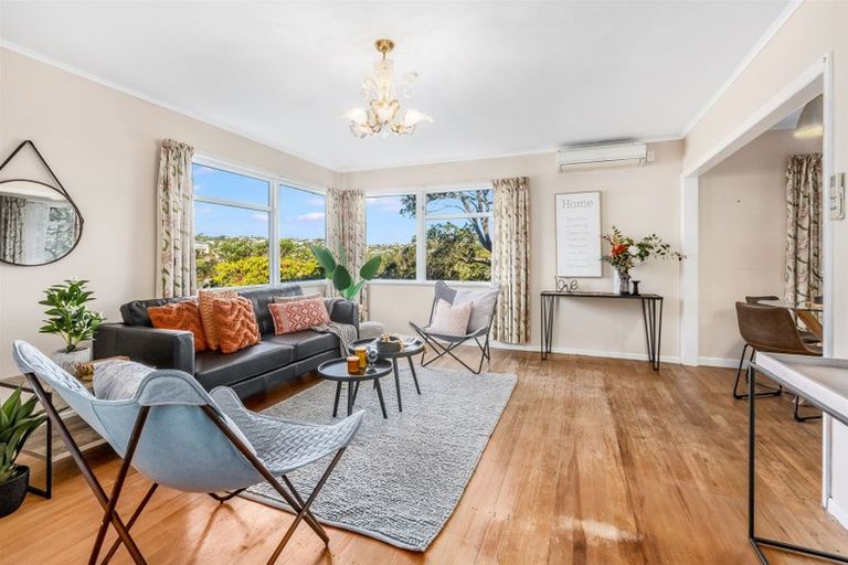 Photo of property in 32 Stewart Drive, Newlands, Wellington, 6037