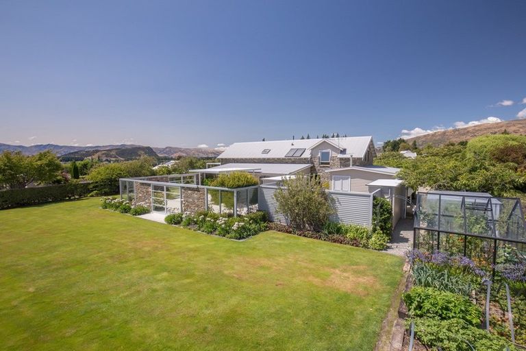 Photo of property in 2 Elderberry Crescent, Wanaka, 9305