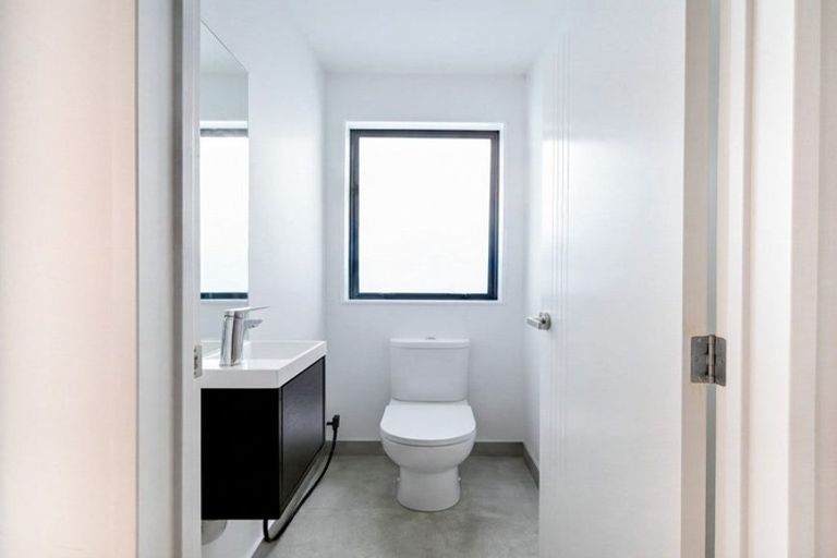 Photo of property in 2/21 Podgora Avenue, Kumeu, 0810