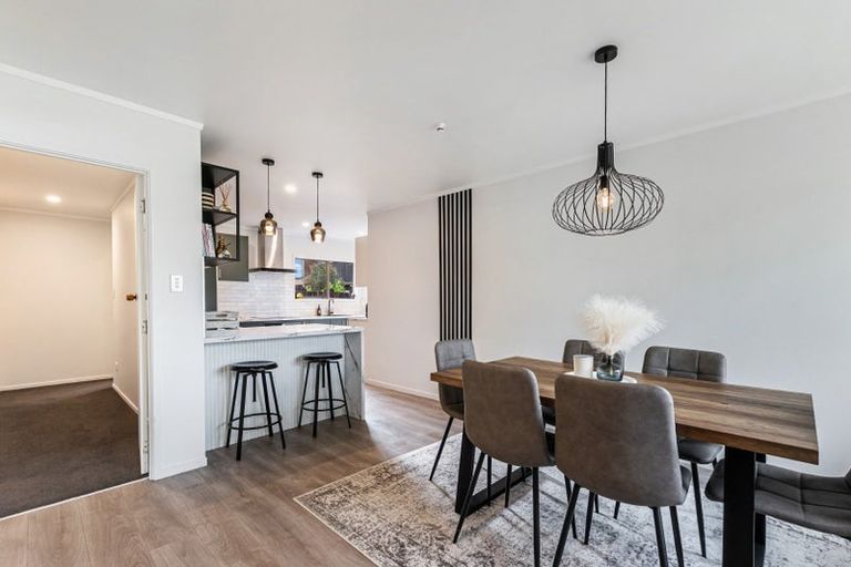 Photo of property in 37 Centreway Road, Orewa, 0931