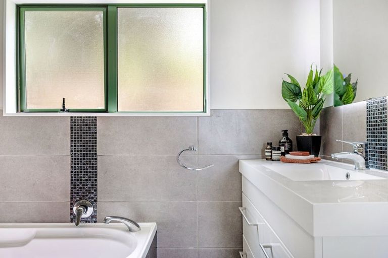 Photo of property in 1/62 Stapleford Crescent, Browns Bay, Auckland, 0630