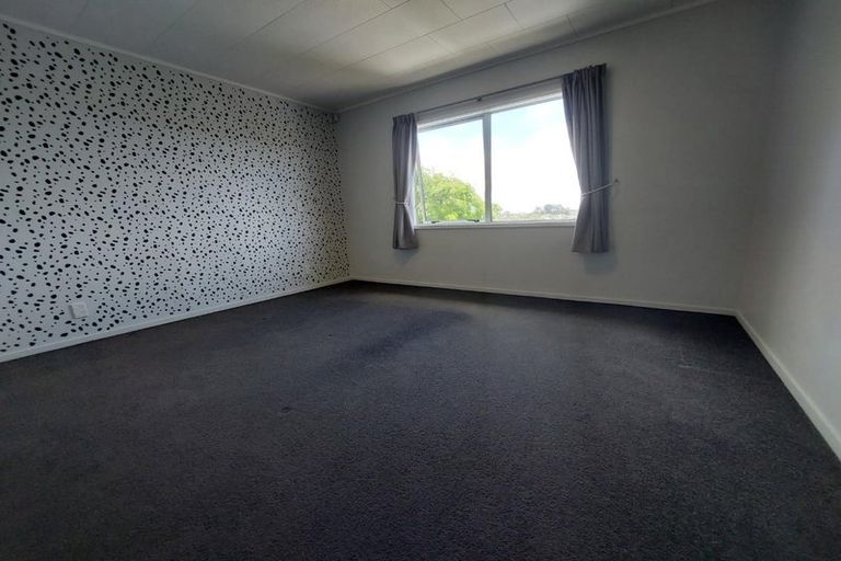 Photo of property in 1/59 Santiago Crescent, Unsworth Heights, Auckland, 0632