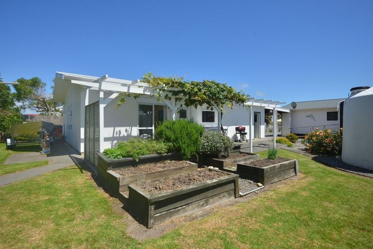Photo of property in 131 Fortescue Street, Mahia, Nuhaka, 4198