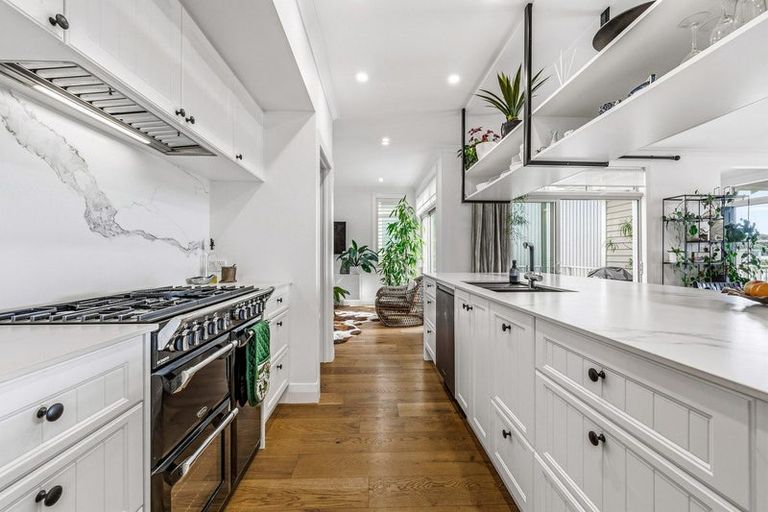 Photo of property in 15 Landmark Terrace, Orewa, 0931