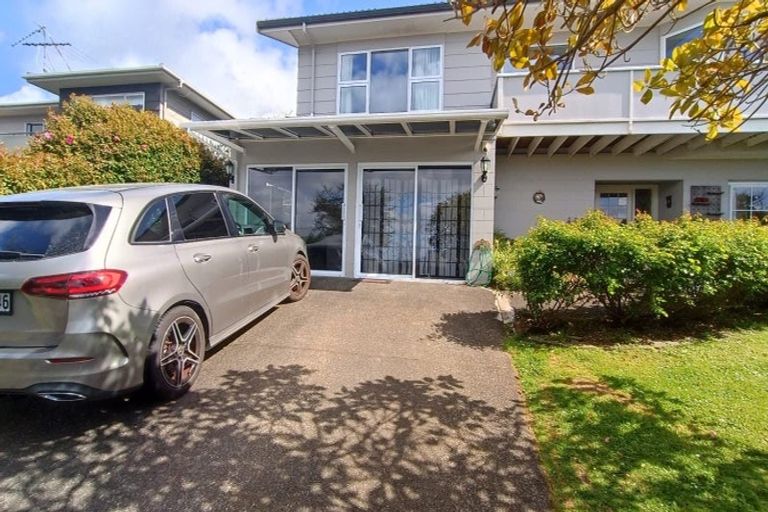 Photo of property in 32 Chatswood Grove, Chatswood, Auckland, 0626