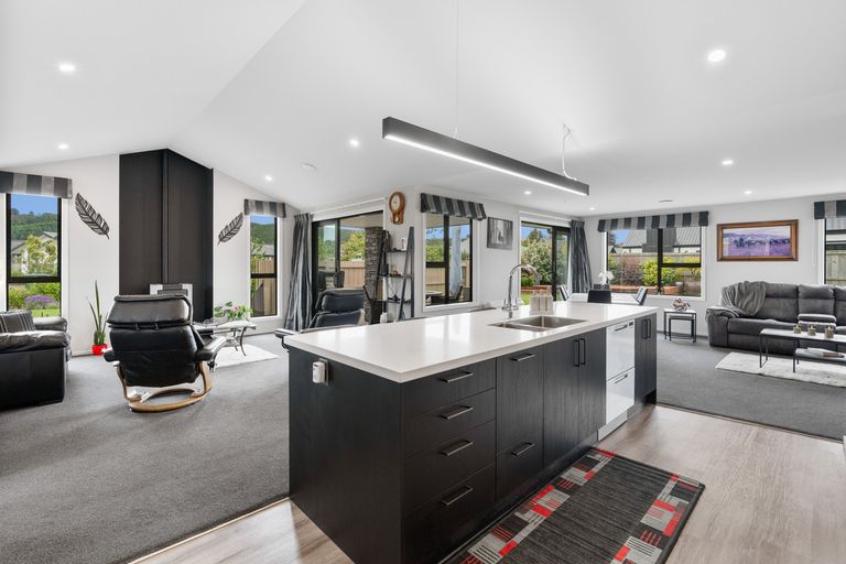 Photo of property in 17 Rodeo Place, Outram, 9019
